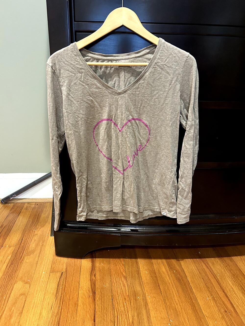 Women's PACT V-Neck Long Sleeve T-Shirt Heart W/ LOVE Spell Out Size Large